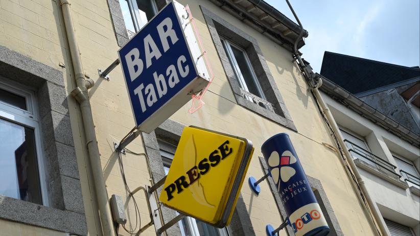 Bar tabac presse - Adobe Editorial Use Only