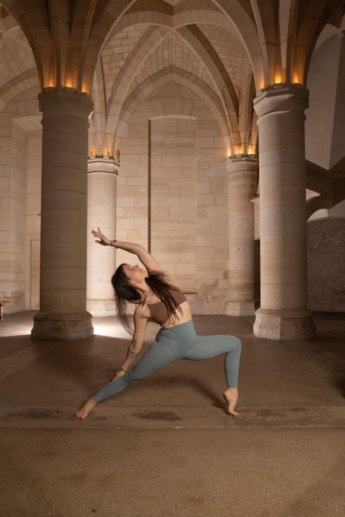 Yoga à la conciergerie ©Organic Alchemy