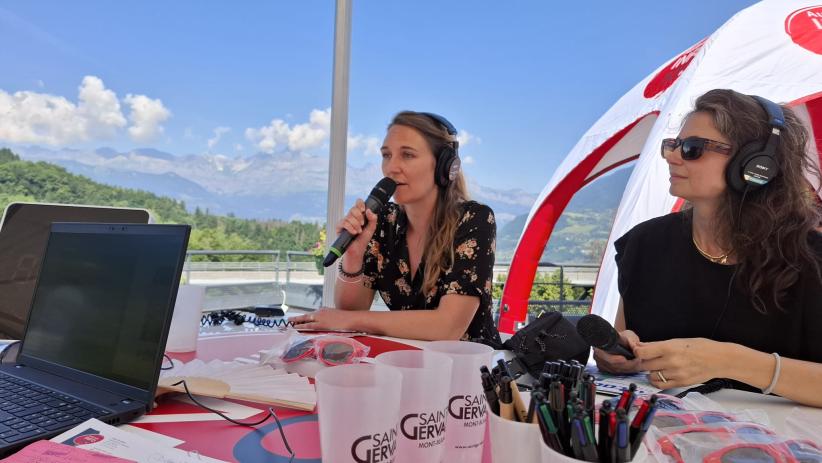 Emma Legrand, du service culture et patrimoine de Saint-Gervais (à gauche) et Laurène Maréchal, directrice d'Artocène