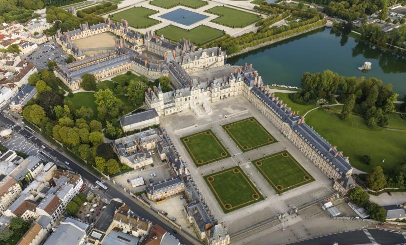 chateau de Fontainebleau_Vue d_ensemble aerienne