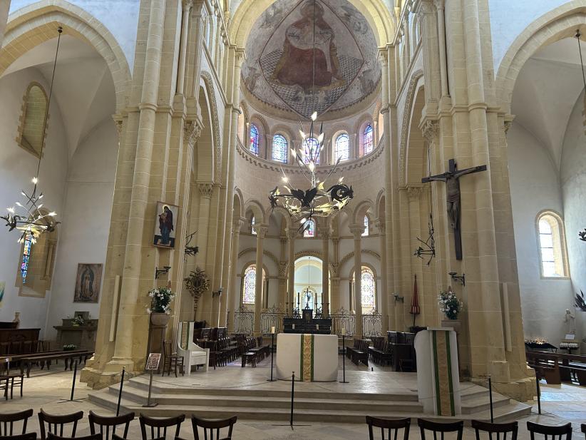 Intérieur de la basilique su sacré coeur de Paray-le-Monial