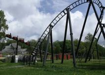 "Namazu" manège à sensation au parc Vulcania