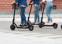 six utilisateurs de trottinettes électriques