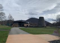 Le parc Vulcania a été conçu par des architectes dans le but de se fondre dans le décor.