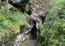 Grotte de la Rivière, Grottes d'Azé