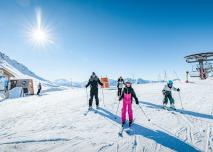 Skieurs à la station de Saint François Lonchamp en Savoie