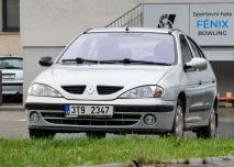 Facelifted Renault Megane I car parked on street 