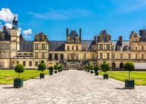 château de Fontainebleau, la cour d'honneur